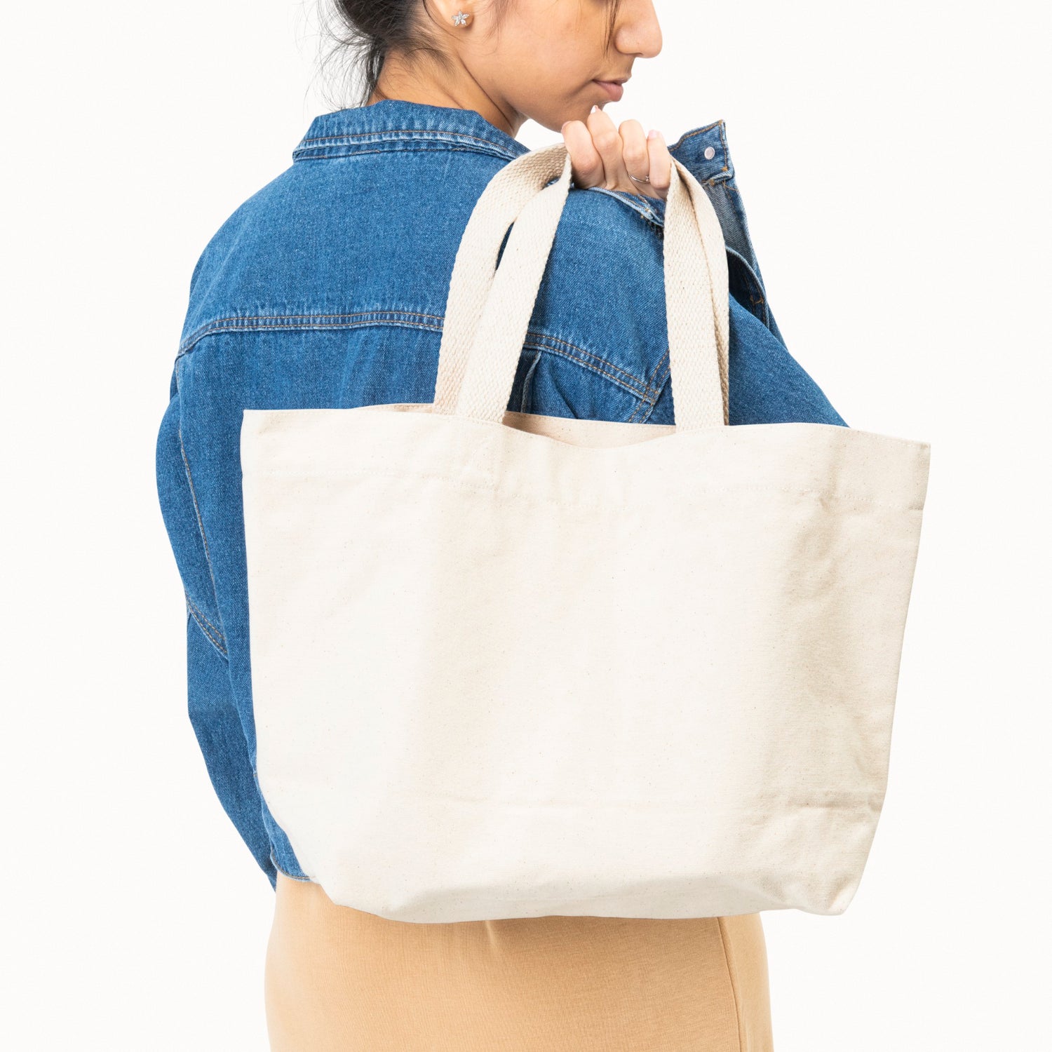 a girl with white color tote bags